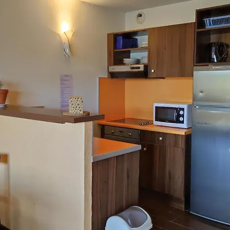 Duplex T3 A Avec Terrasse, Piscine, Sauna Et Parking - Capacite 6 Personnes - Fr-1-165b-53 * Jausiers
